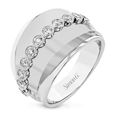 Signature - Design Women's Diamond Rings with a Brand - Specific Pattern and High - Quality DiamondsRight Hand Ring in 18k Gold with Diamonds