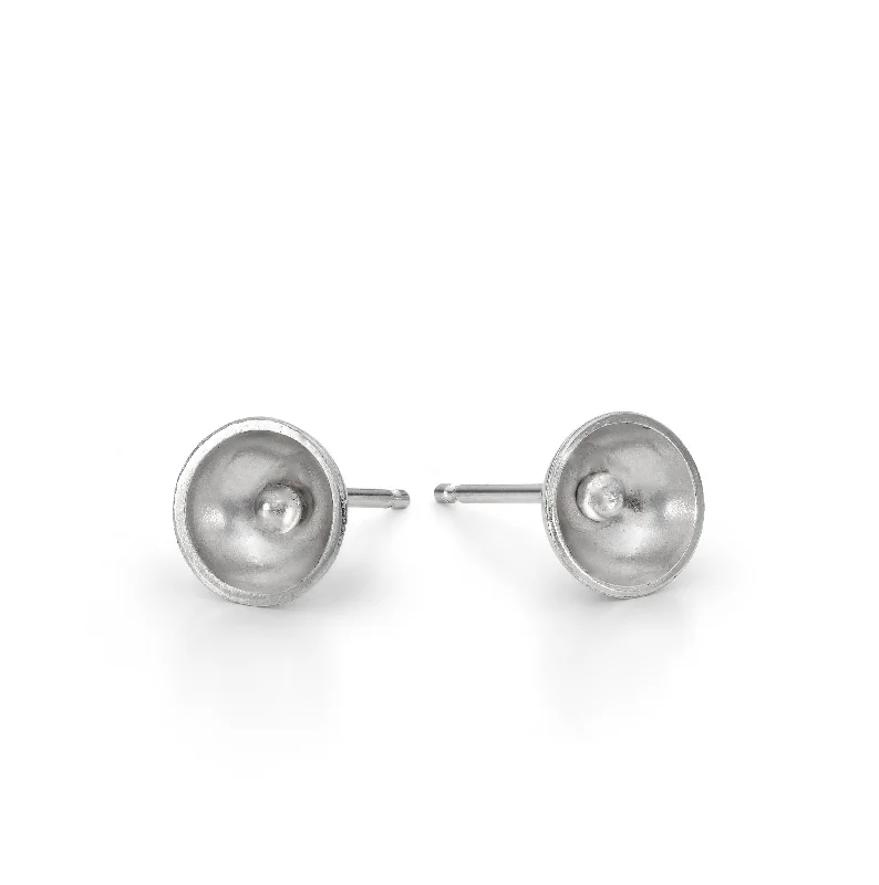 Pearl - Set Minimalist Stud Earrings in White for a Classic and Elegant AppearanceSilver Studs