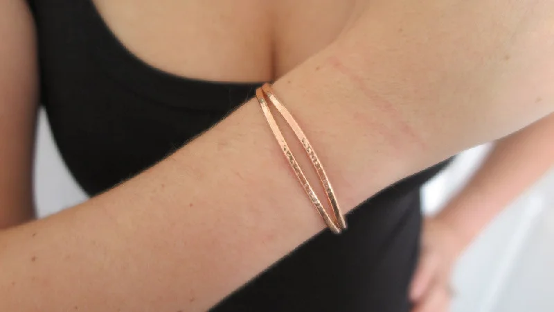 Adjustable Women's Elastic Cuff Bracelets with Pearl Accents for a Feminine TouchHammered Rose Gold Cuff Set