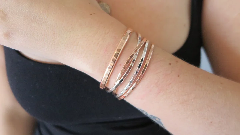 Large - Sized Women's Leather Cuff Bracelets with Studded Details for a Punk - Rock VibeMIXED SET 7 (2 Thin Silver, 2 Thin Rose Gold, 1 Thick Rose Gold)