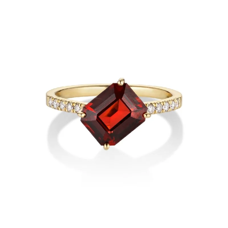 Emerald - Cut Gemstone Wedding Bands in 18K Gold for a Luxurious and Statement - Making PieceRatu 18K Gold Ring w. Diamonds & Garnet