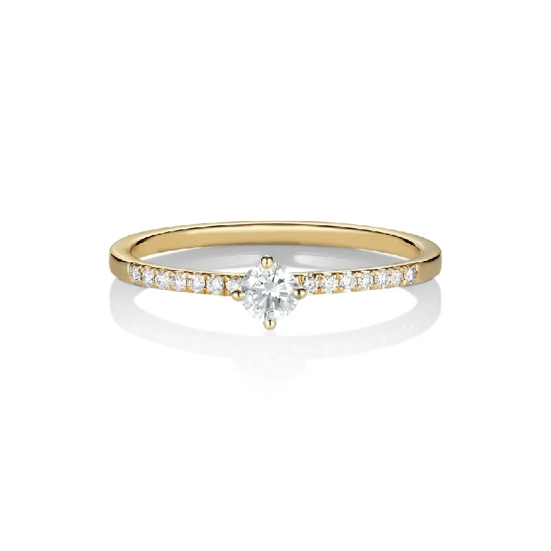 18K White Gold Classic Round - Cut Diamond Wedding Bands for a Timeless and Elegant LookTaruva 18K Gold Ring w. Diamonds